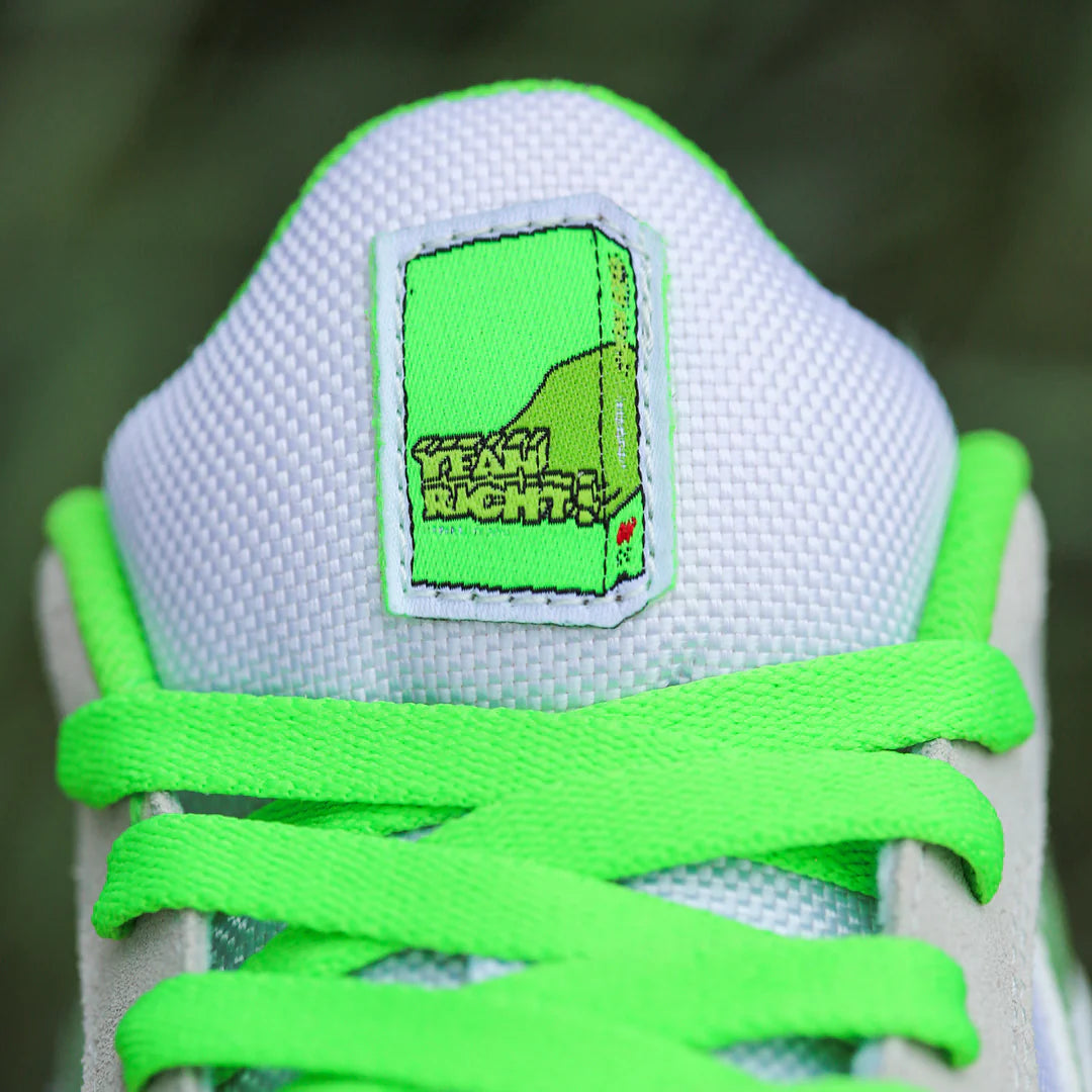 lakai_yeah_right_CAMBRIDGE-SMU_WHITE-UV-GREEN-SUEDE__tongue.jpg